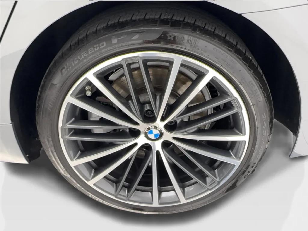 BMW 5 Series photo 14