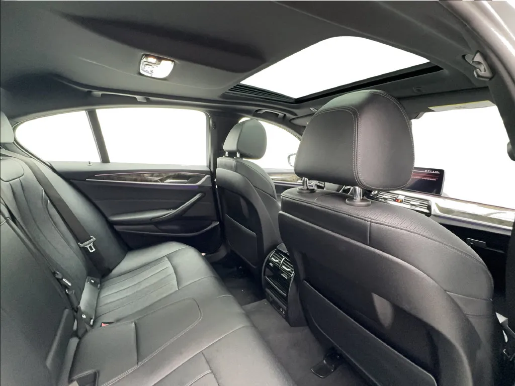 BMW 5 Series photo 29