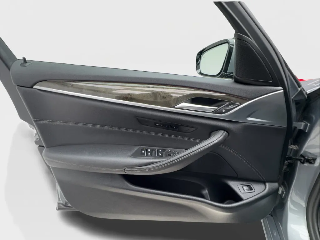 BMW 5 Series photo 25
