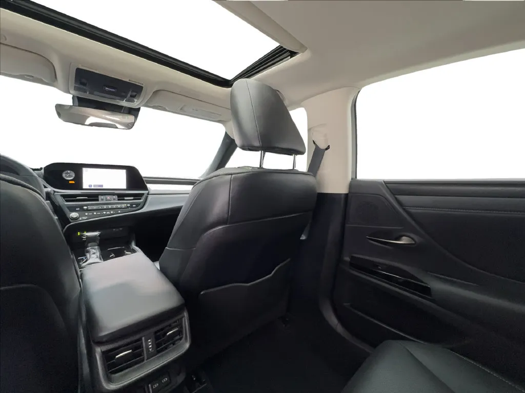Lexus ES photo 43