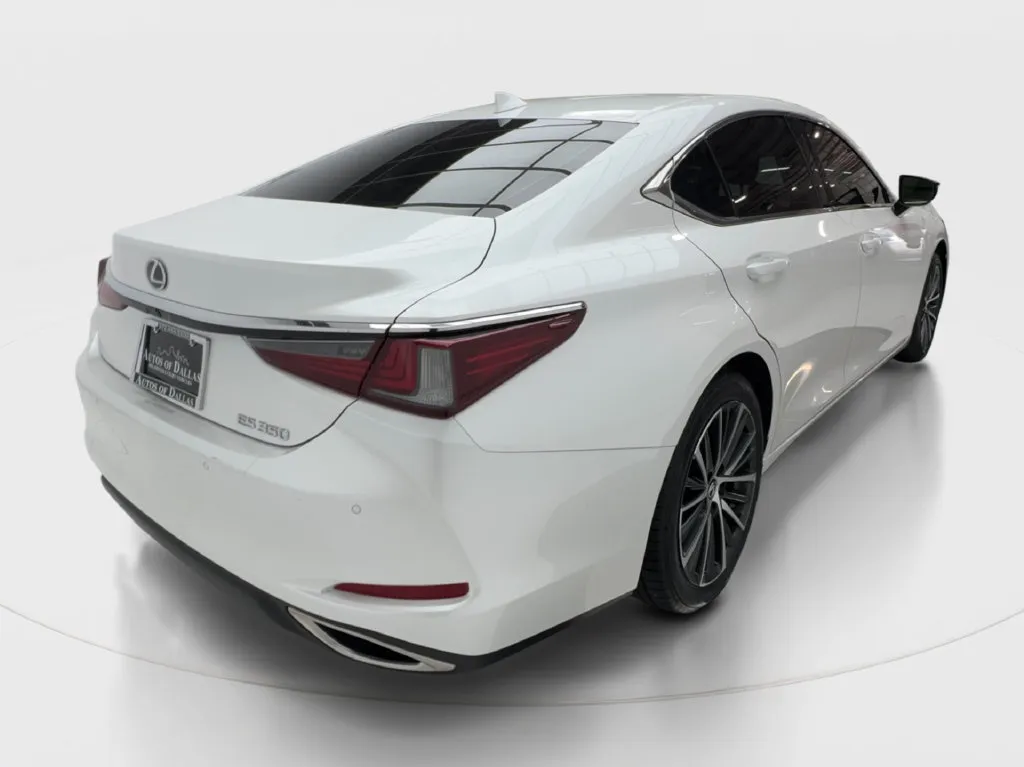 Lexus ES photo 8
