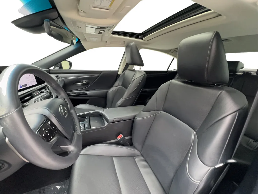 Lexus ES photo 21