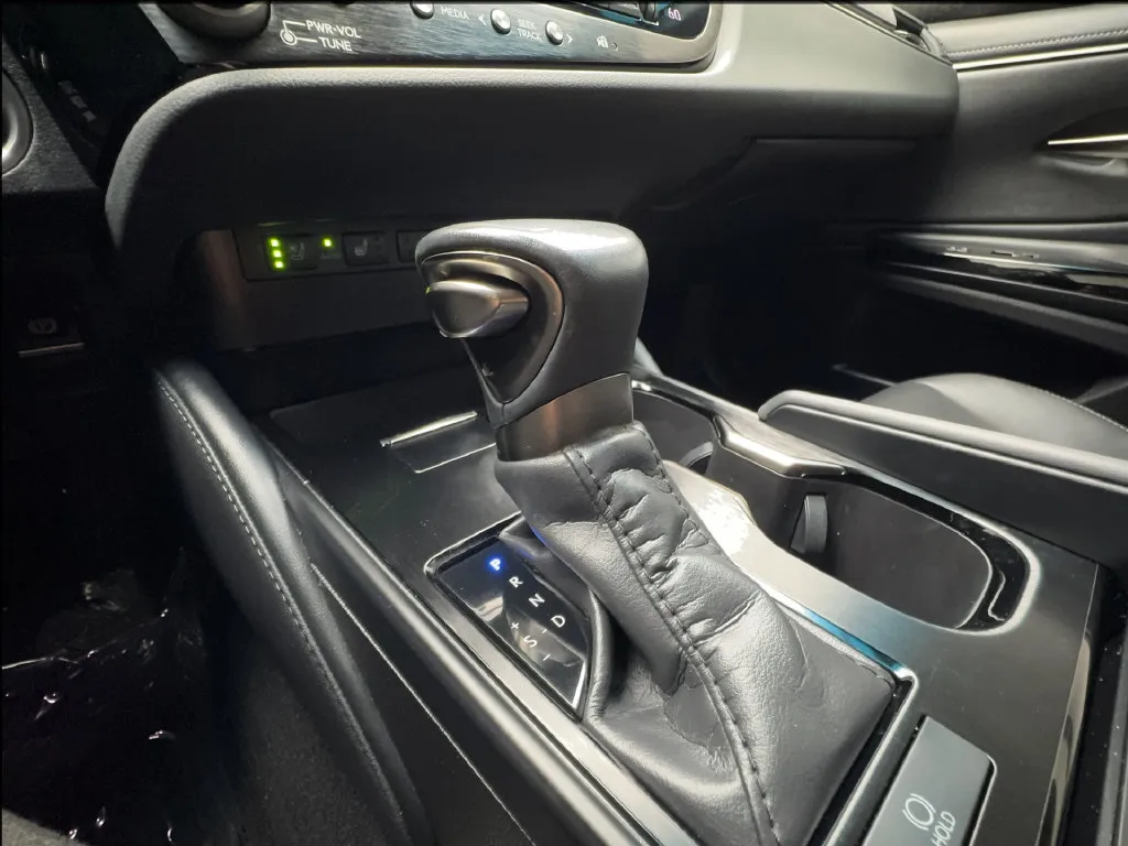 Lexus ES photo 51