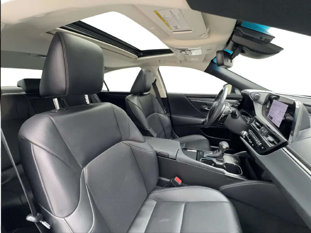 Lexus ES photo 34