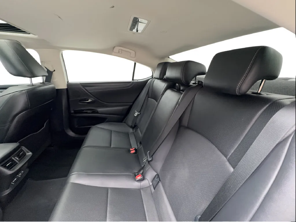Lexus ES photo 28