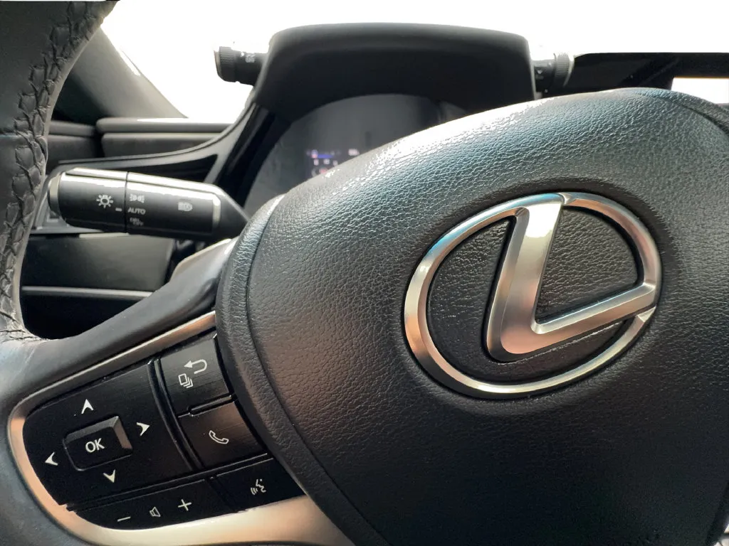Lexus ES photo 46