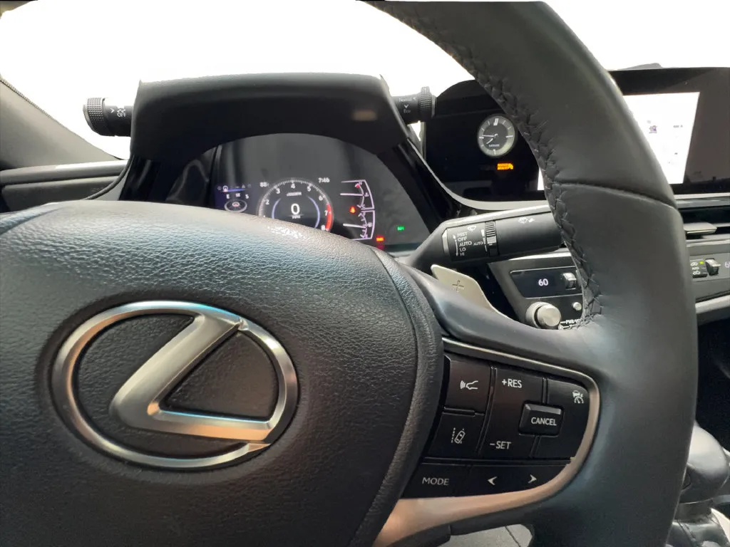 Lexus ES photo 45