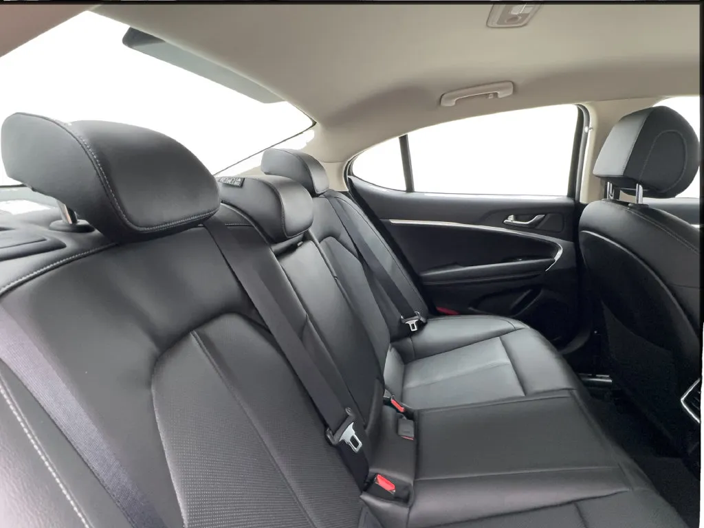 Genesis G70 photo 29