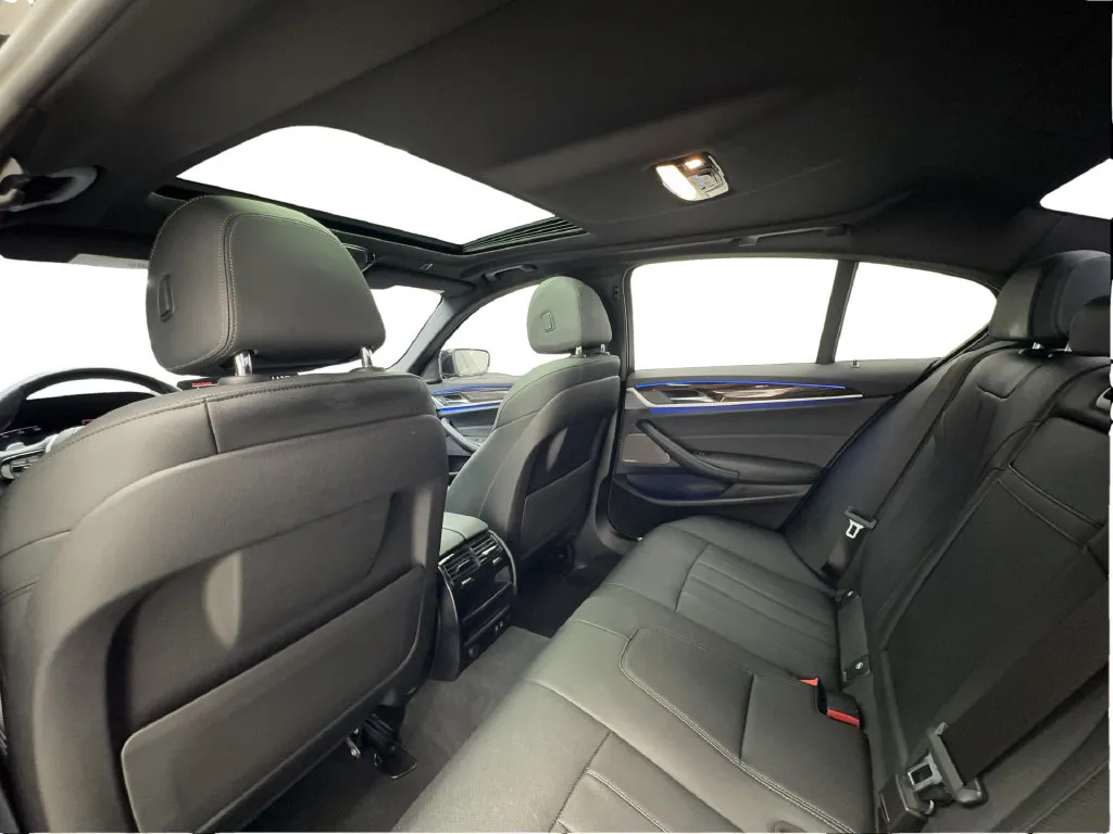 BMW 5 Series photo 27