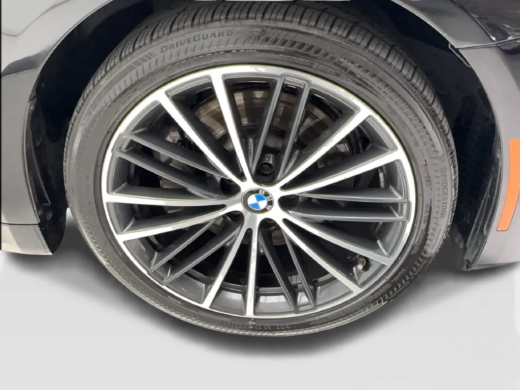 BMW 5 Series photo 16
