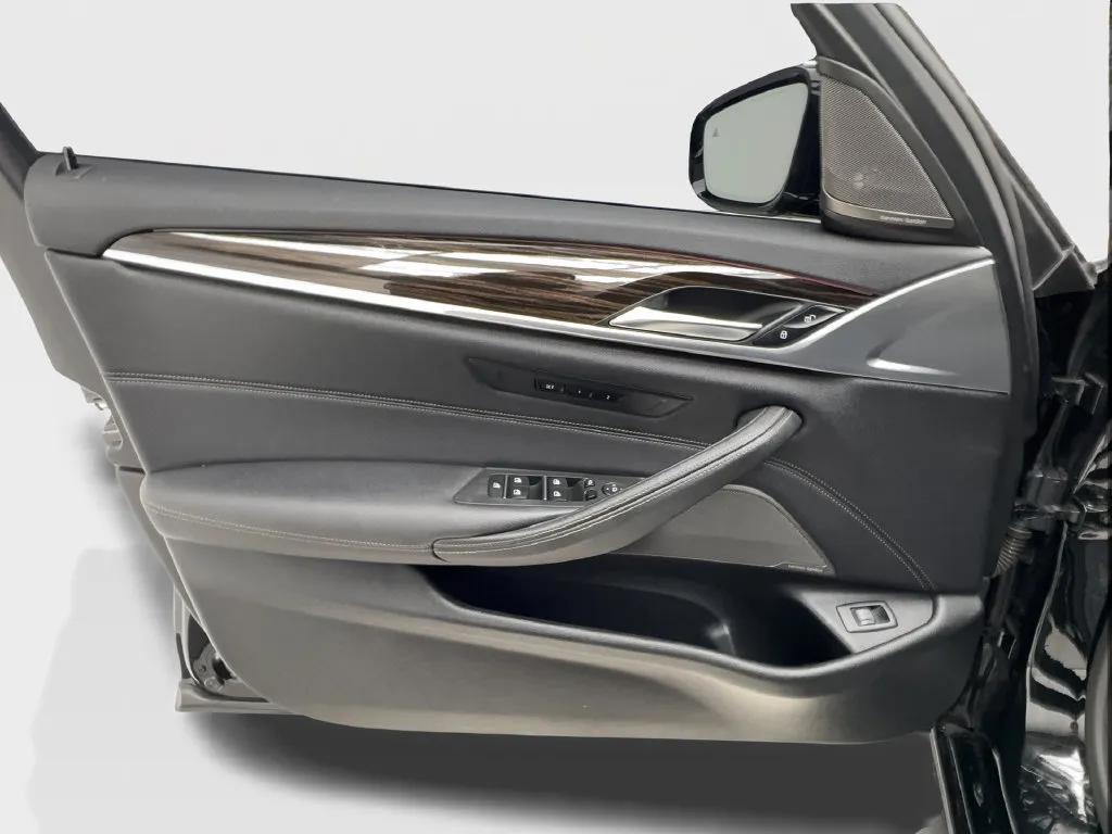 BMW 5 Series photo 26