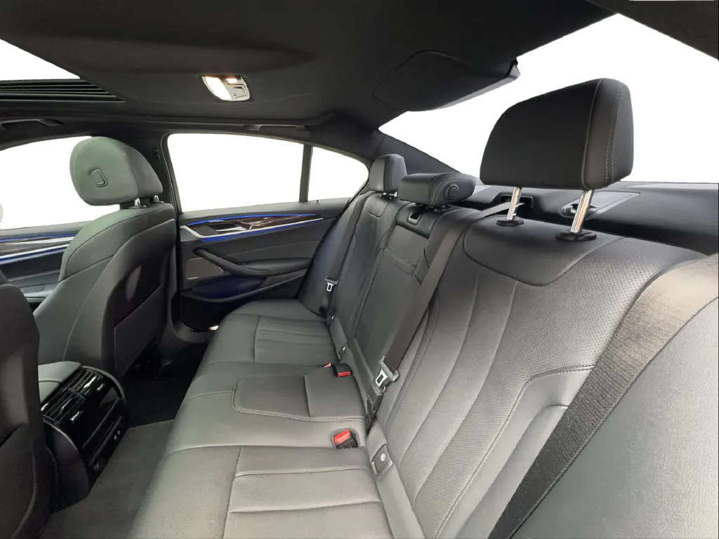 BMW 5 Series photo 28