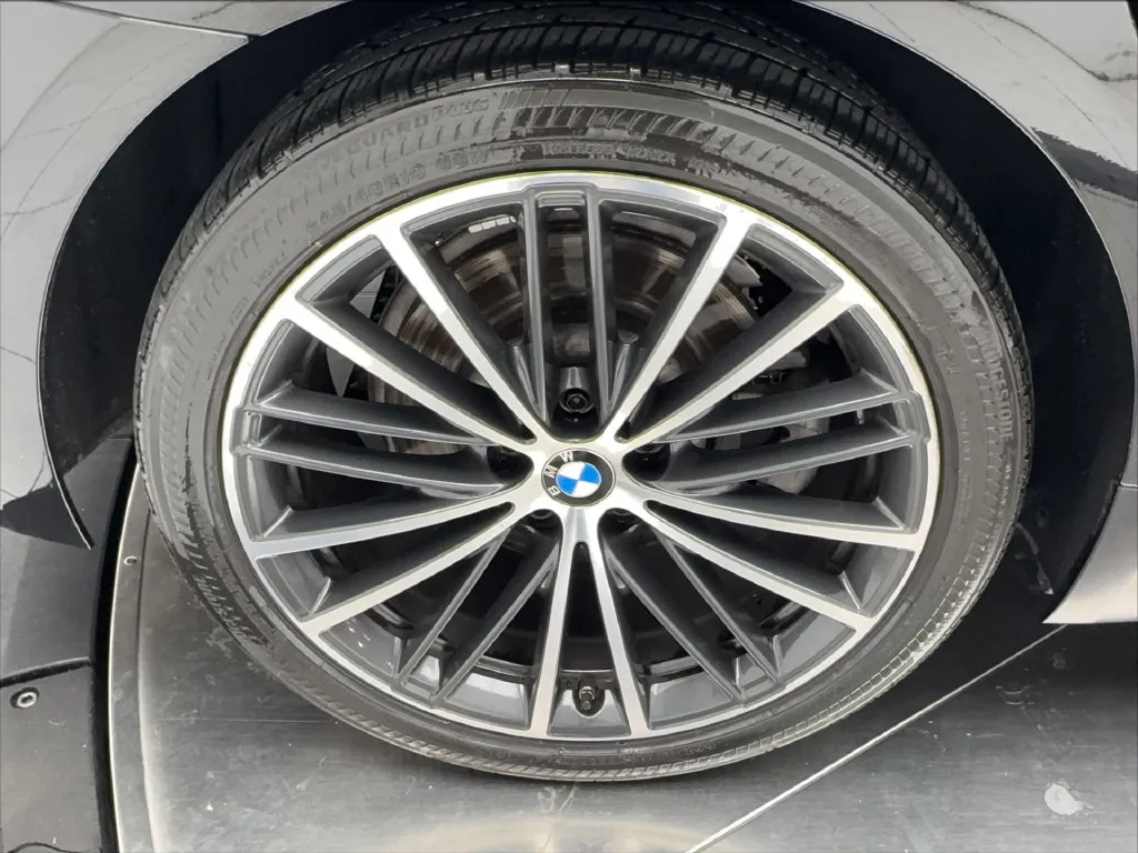 BMW 5 Series photo 18