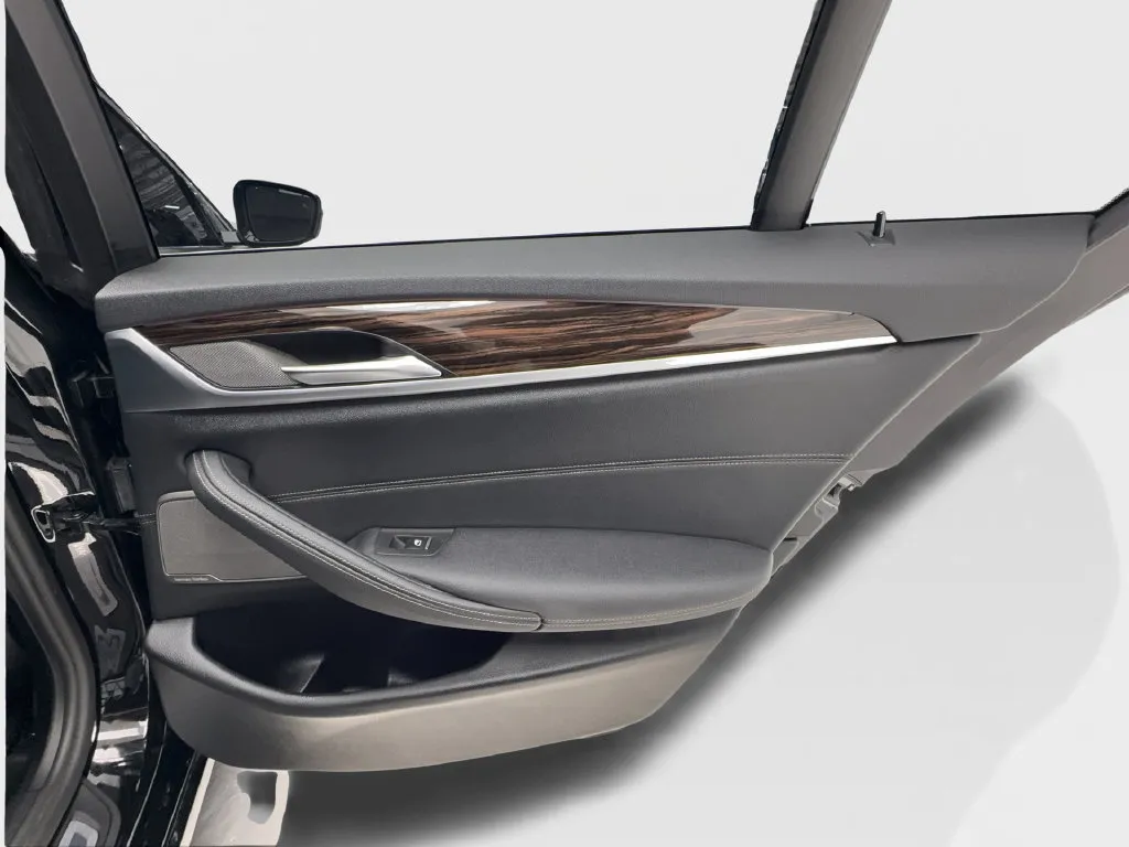BMW 5 Series photo 33