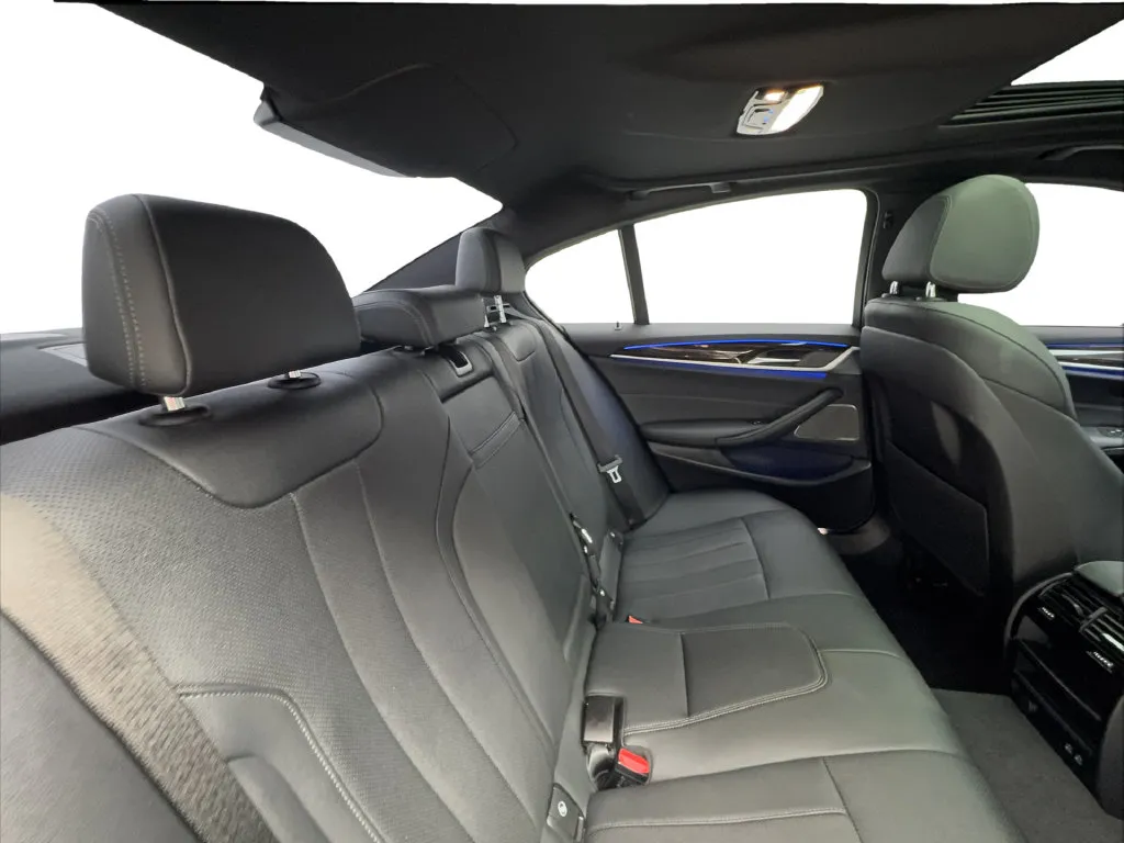BMW 5 Series photo 32