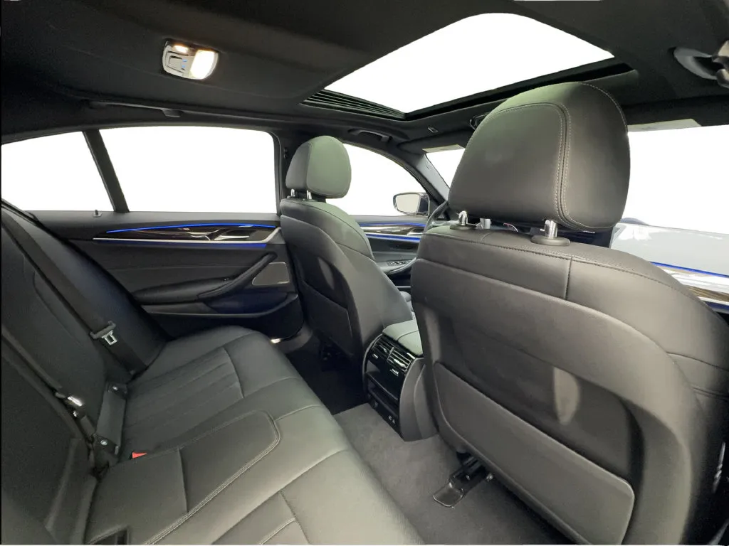 BMW 5 Series photo 30