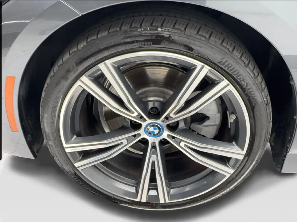 BMW 3 Series photo 15