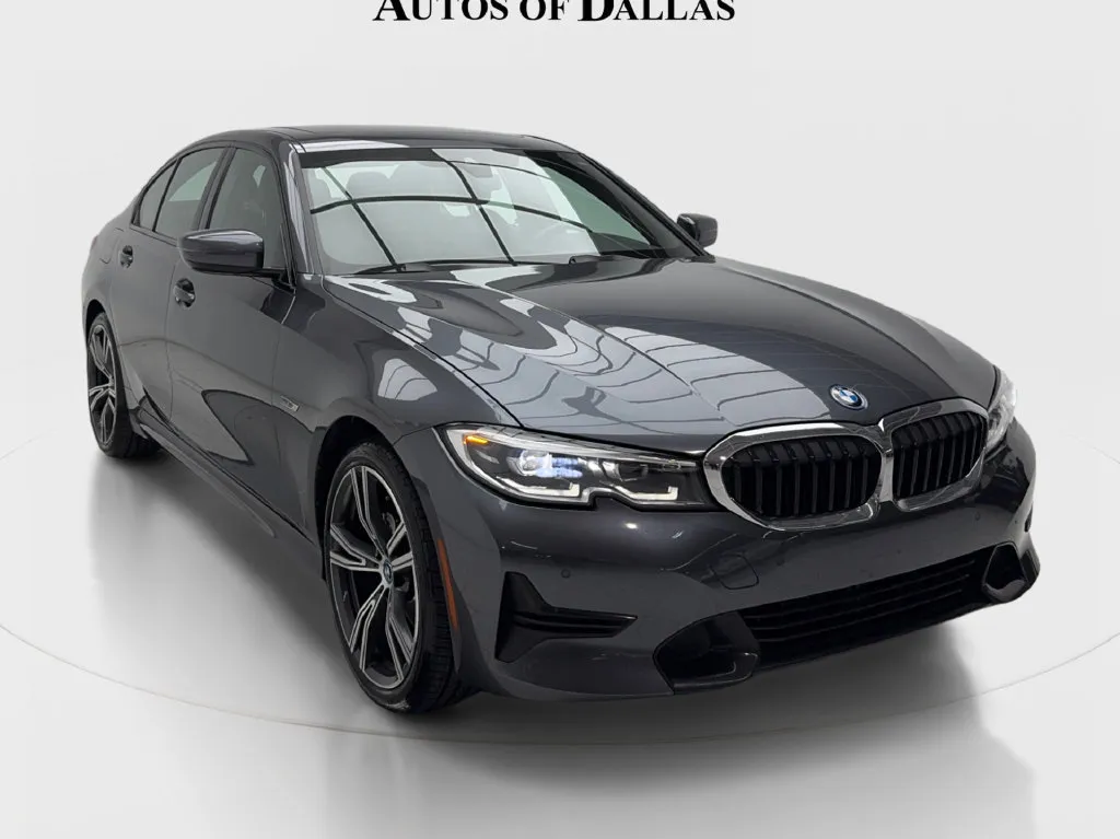 BMW 3 Series photo 3