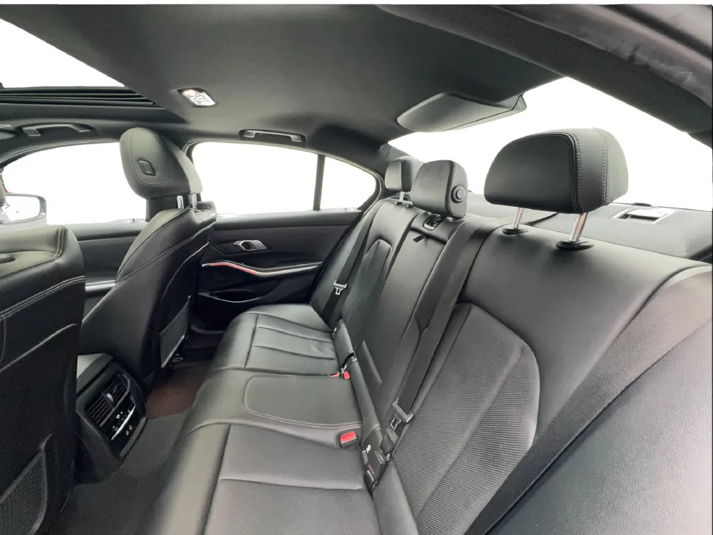 BMW 3 Series photo 28