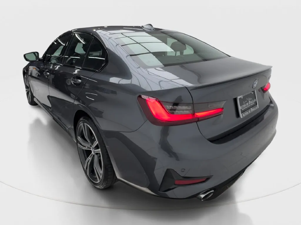 BMW 3 Series photo 11