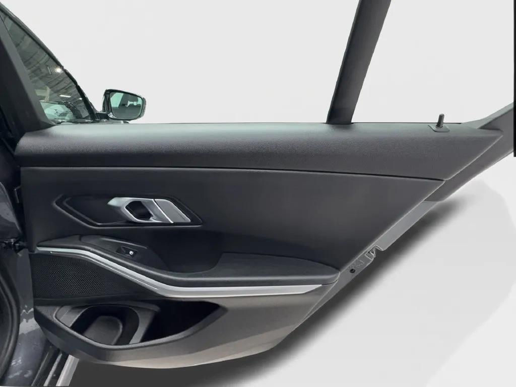 BMW 3 Series photo 33