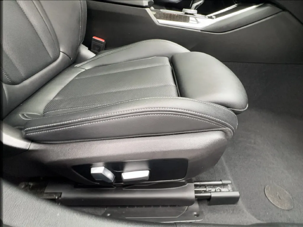 BMW 3 Series photo 35