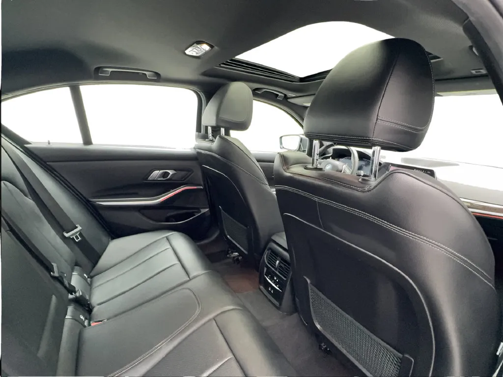BMW 3 Series photo 30