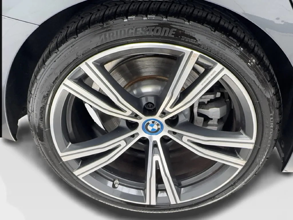 BMW 3 Series photo 18