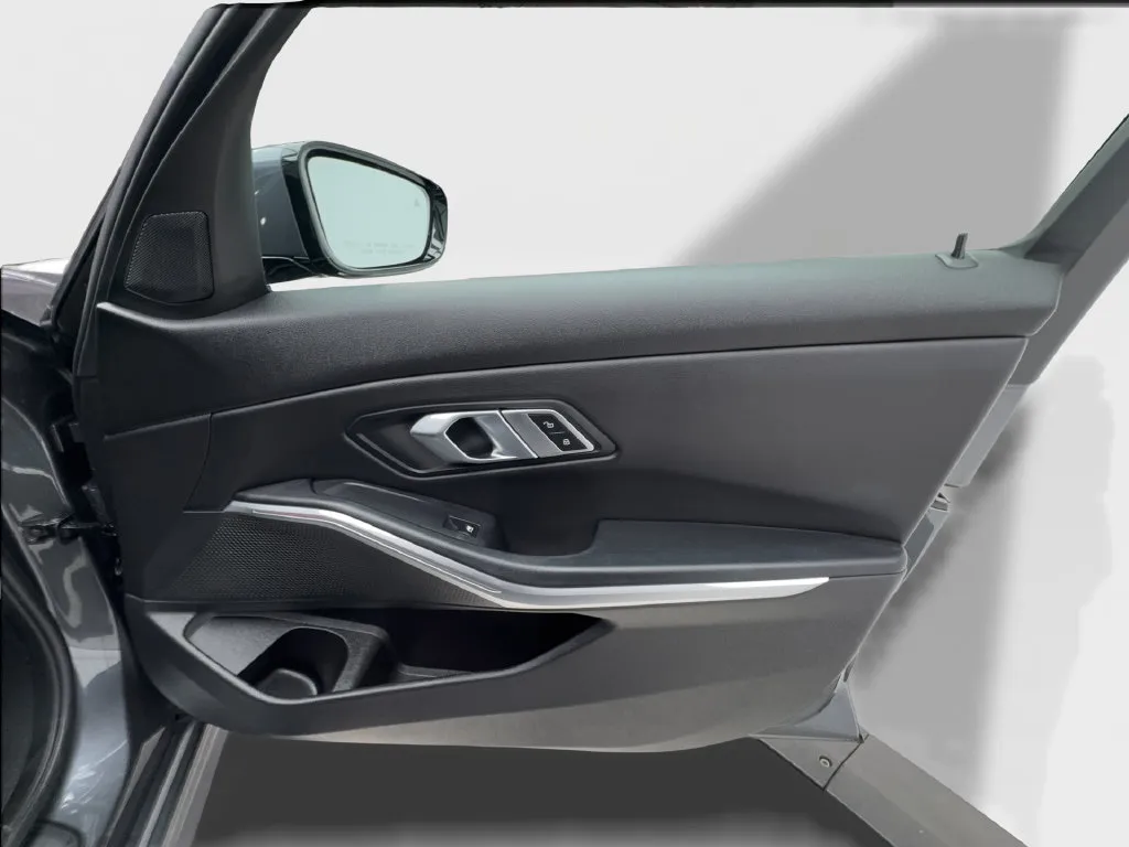 BMW 3 Series photo 37