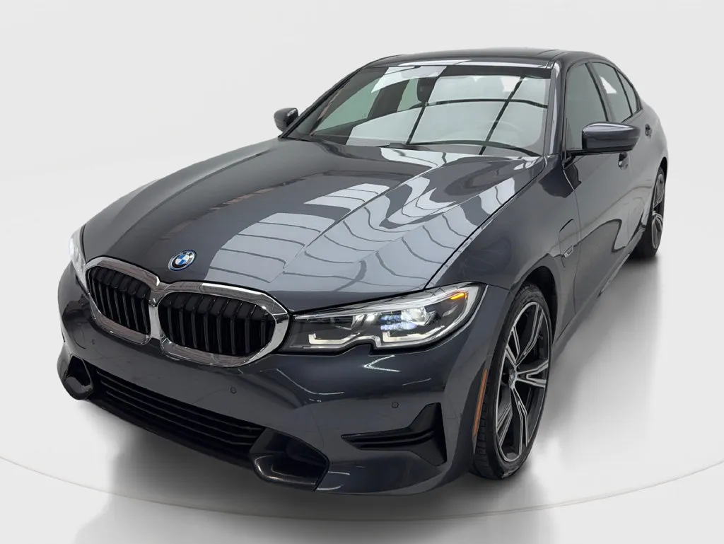 BMW 3 Series photo 5