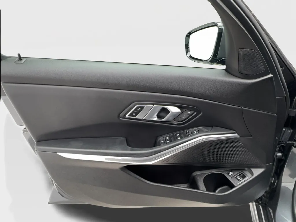 BMW 3 Series photo 26
