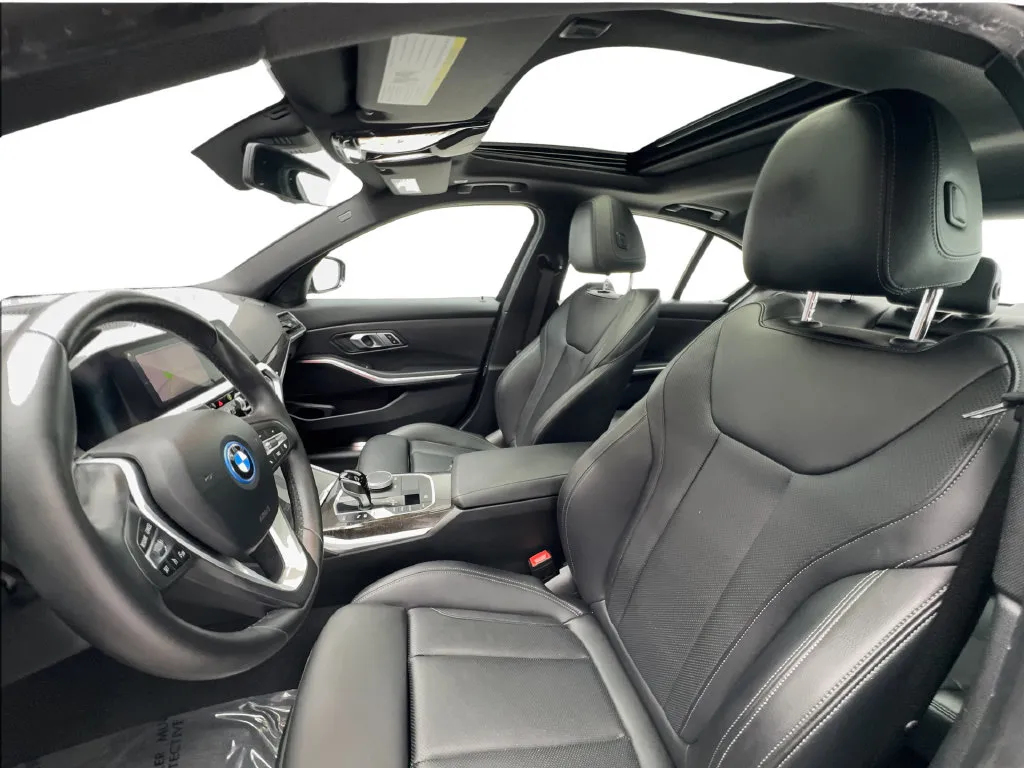 BMW 3 Series photo 21