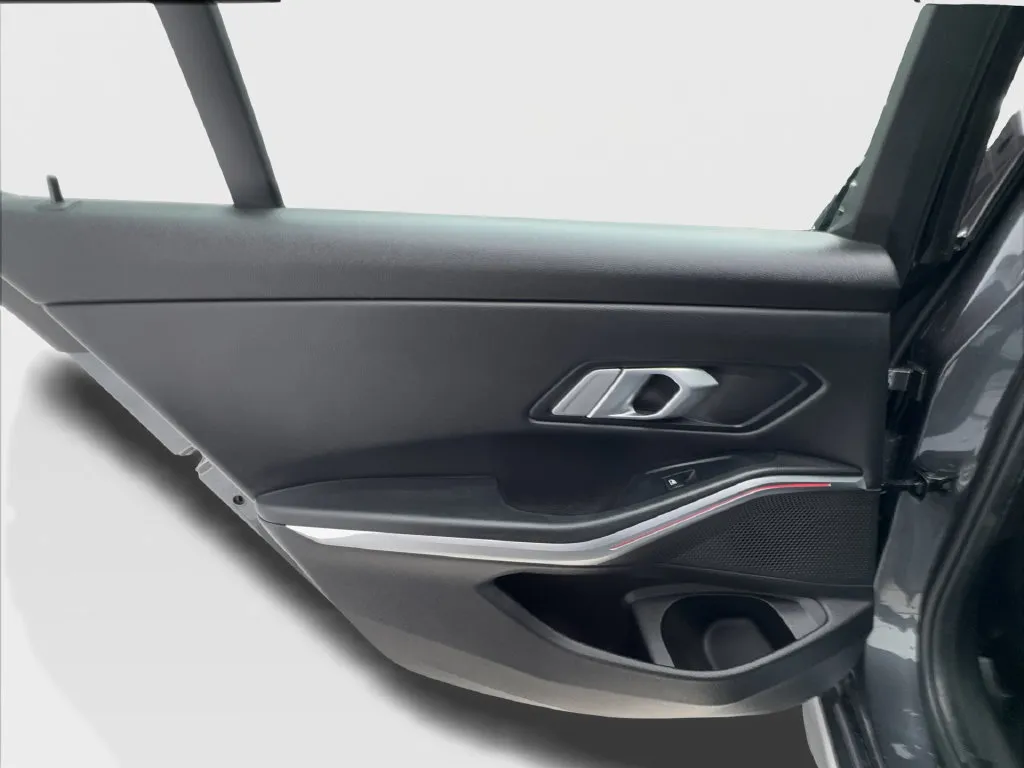 BMW 3 Series photo 29