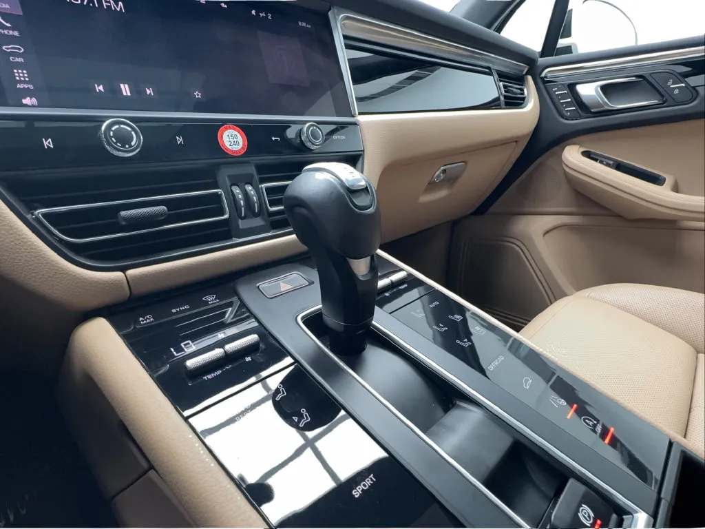 Porsche Macan photo 46