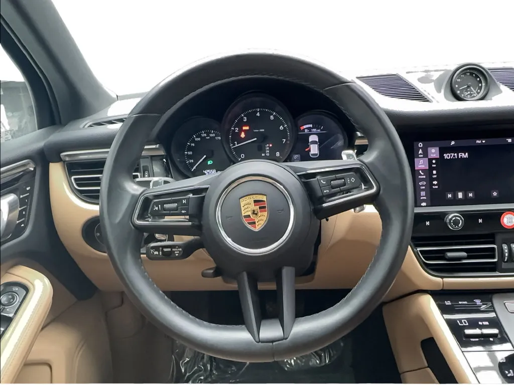 Porsche Macan photo 39