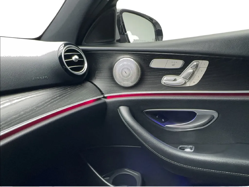 Mercedes-Benz E-Class photo 47