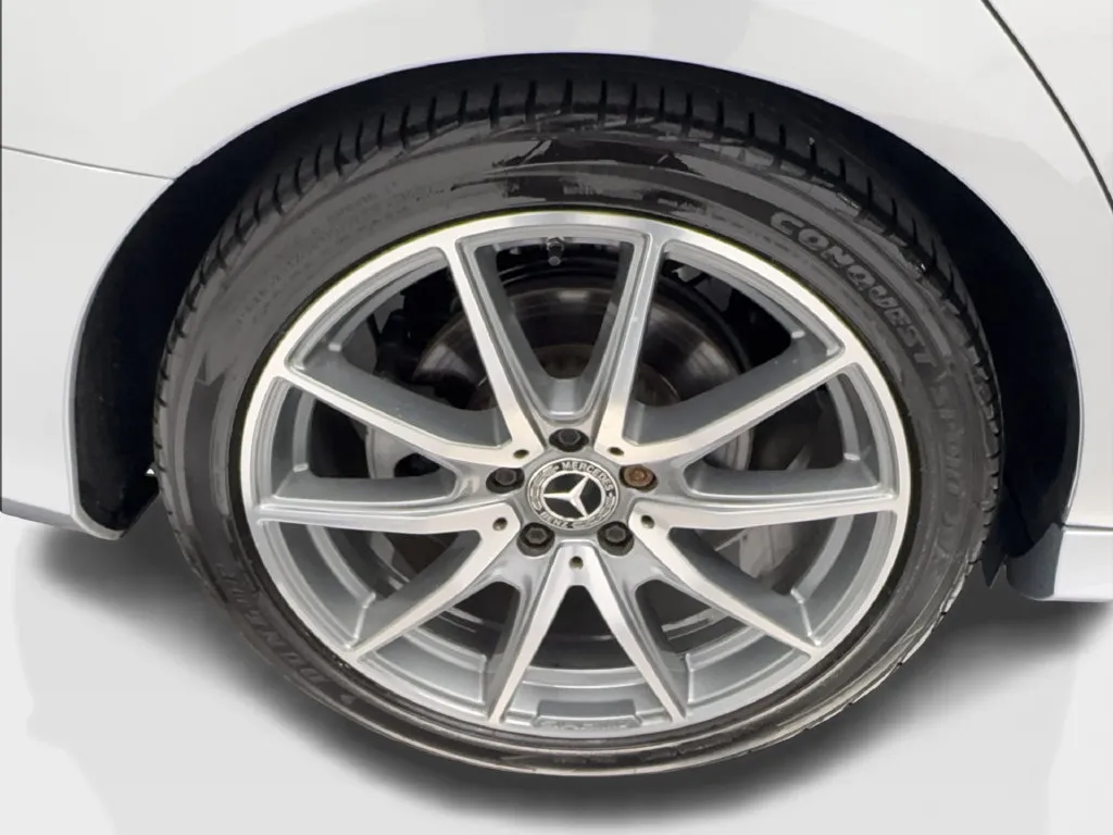 Mercedes-Benz E-Class photo 18