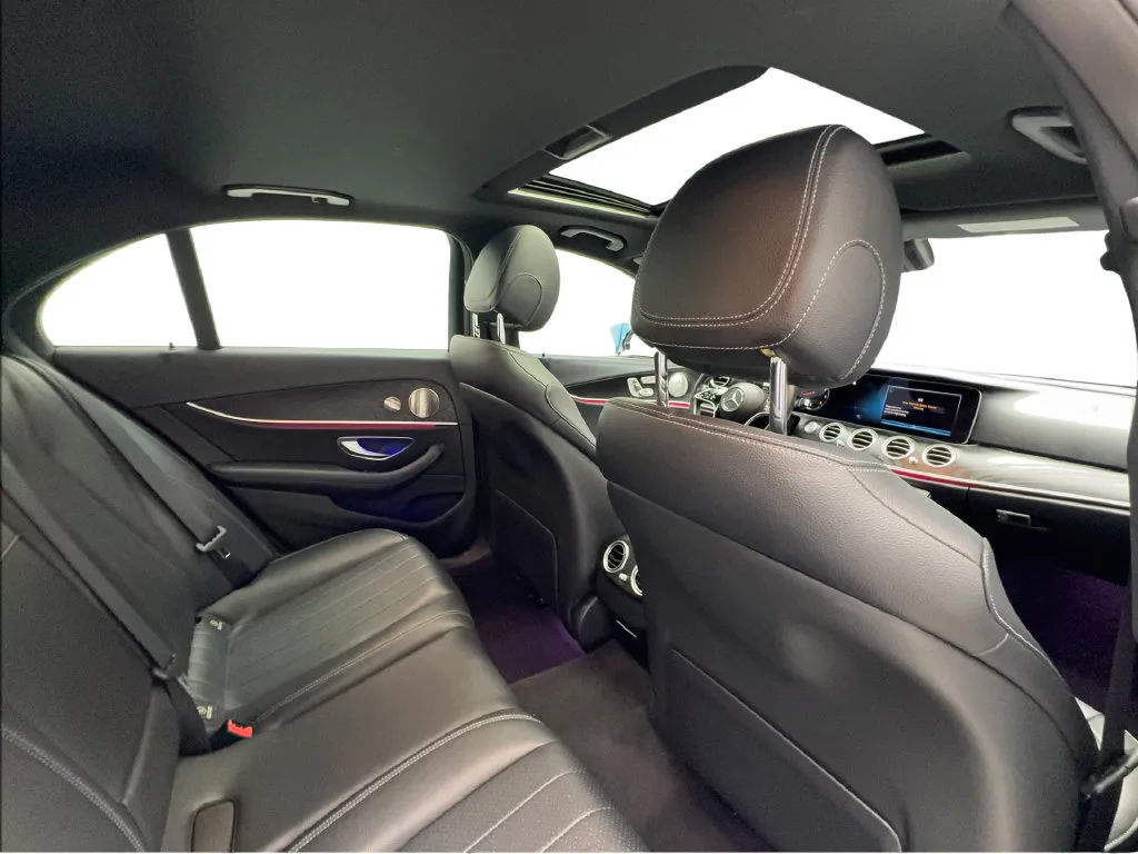 Mercedes-Benz E-Class photo 29