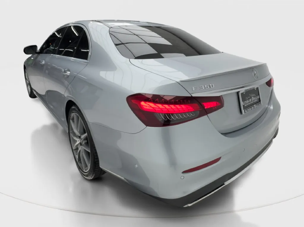 Mercedes-Benz E-Class photo 11
