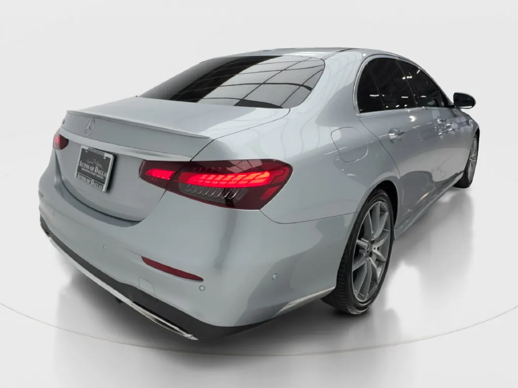 Mercedes-Benz E-Class photo 8