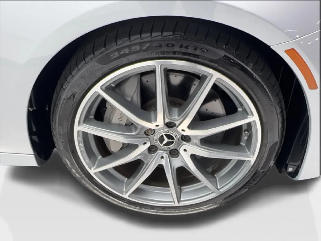Mercedes-Benz E-Class photo 16