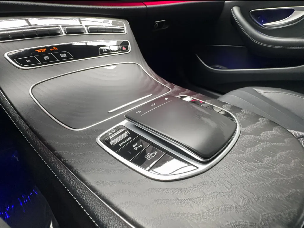 Mercedes-Benz E-Class photo 50