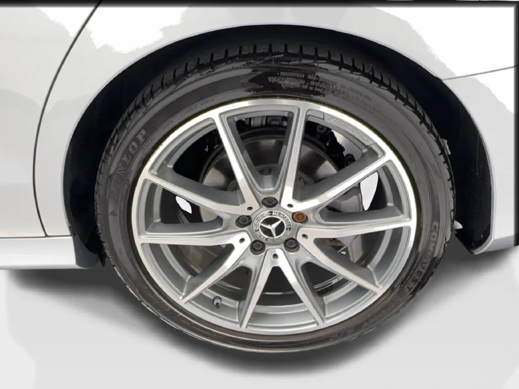 Mercedes-Benz E-Class photo 14
