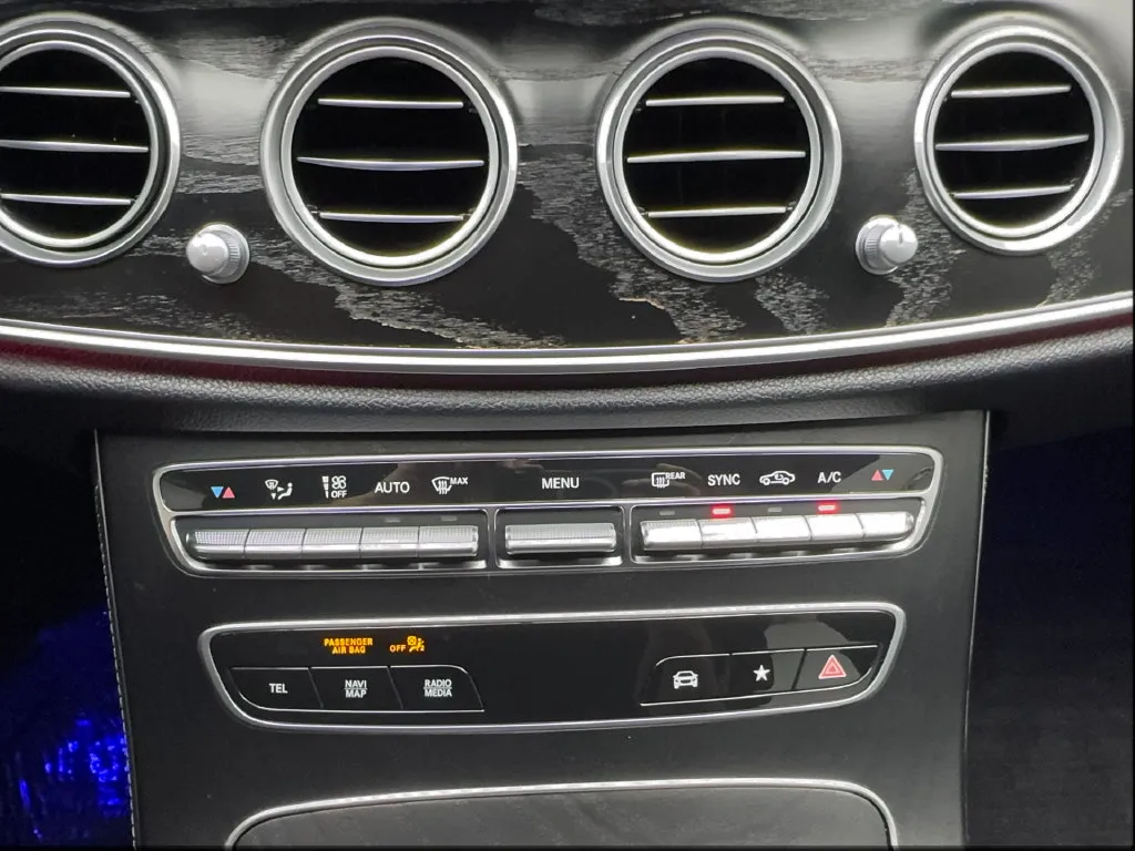 Mercedes-Benz E-Class photo 52