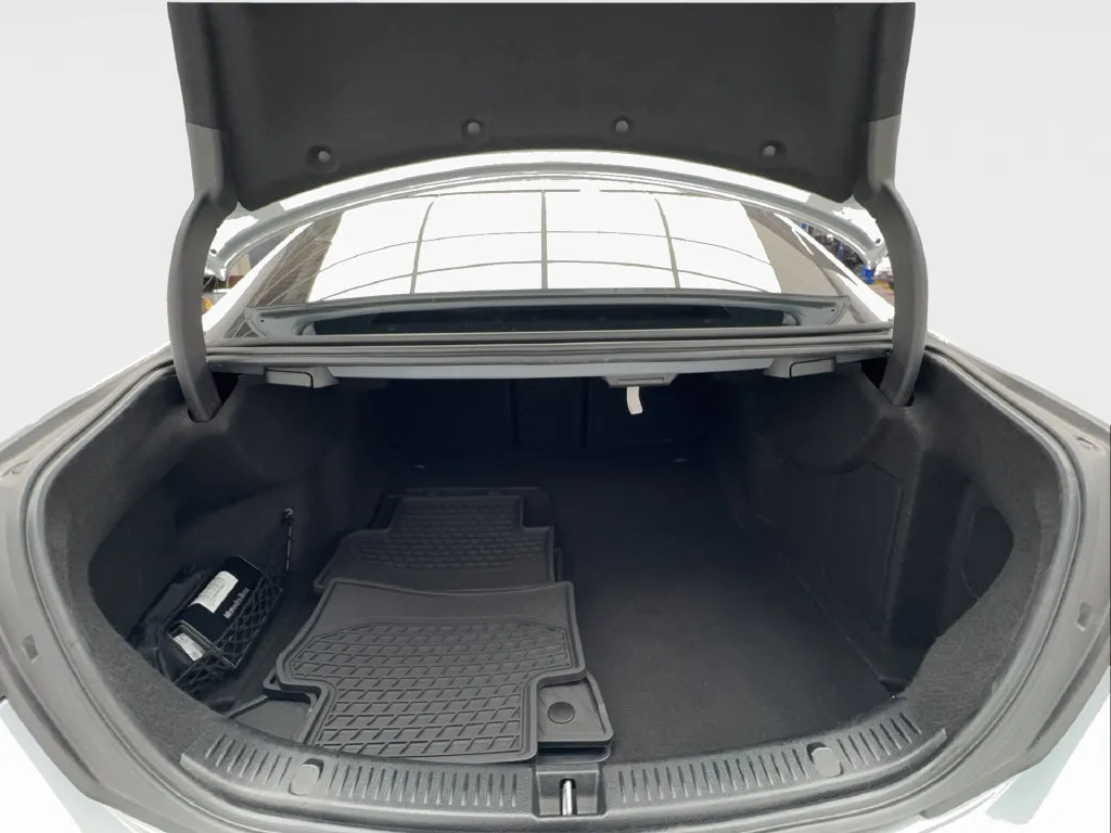 Mercedes-Benz E-Class photo 19
