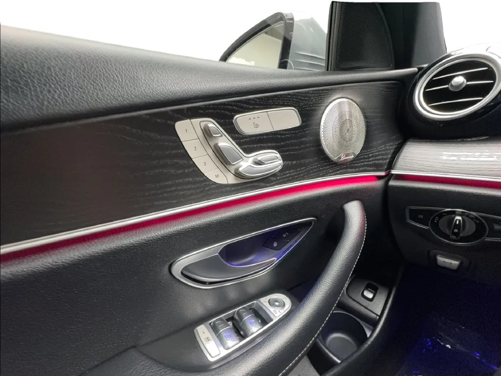 Mercedes-Benz E-Class photo 48