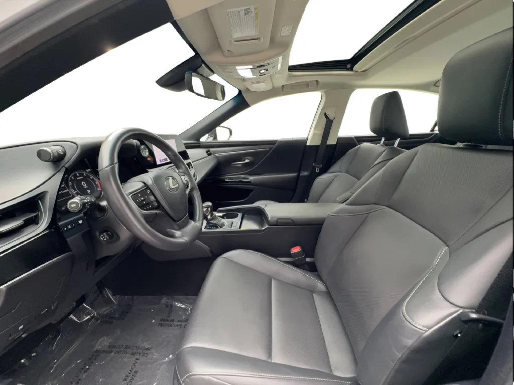 Lexus ES photo 21