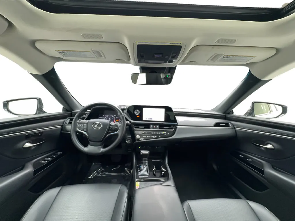 Lexus ES photo 40