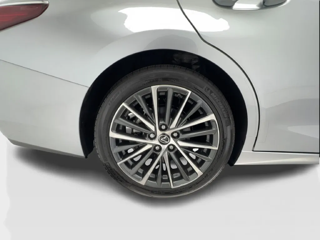 Lexus ES photo 15