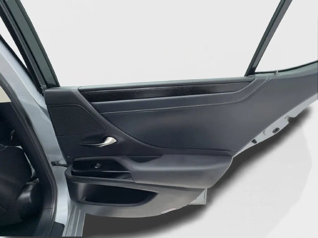 Lexus ES photo 32
